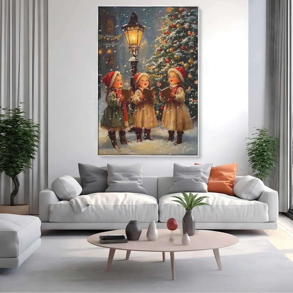 Tablou canvas cu pictura cu trei fetite colindatoare, in rama de aluminiu argintiu, pe perete intr-un living